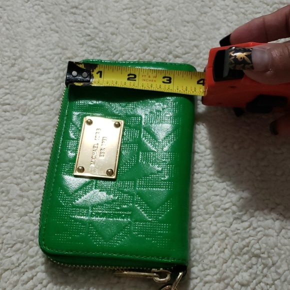 Michael Kors Zip Around Wristlet Wallet - Picture 2 of 6